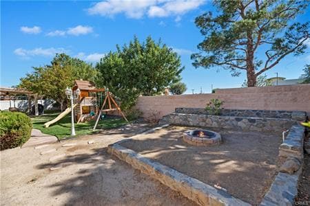 39366 11th St W in Palmdale, CA - Foto de edificio - Building Photo