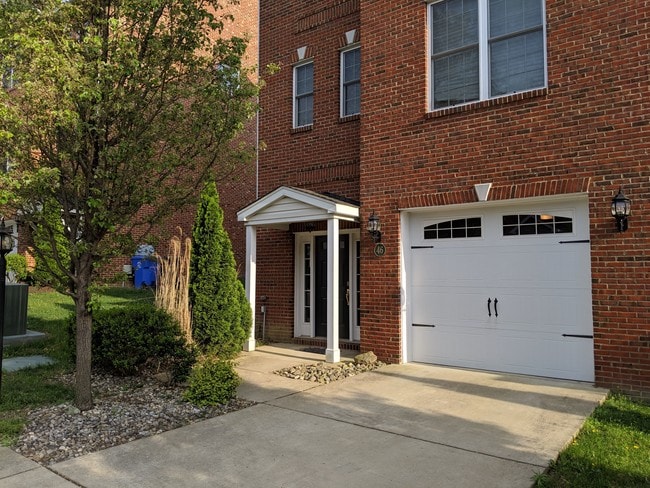 46 Hibiscus Ct in La Plata, MD - Building Photo - Building Photo