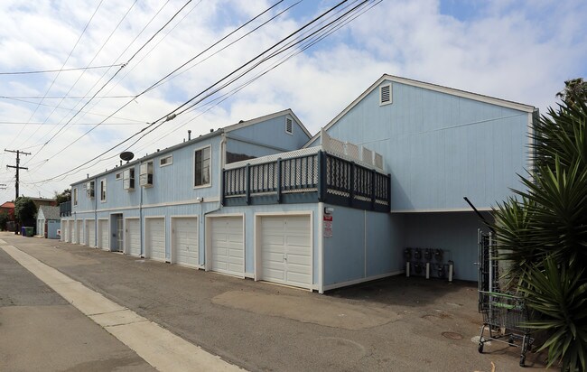 410 S Freeman St in Oceanside, CA - Foto de edificio - Building Photo