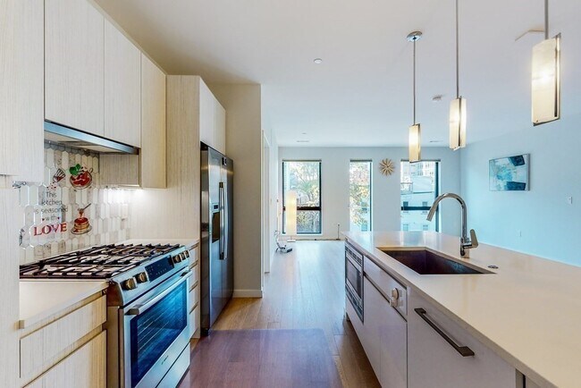 45 W 3rd St, Unit 309 in Boston, MA - Building Photo - Building Photo