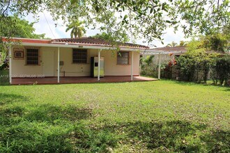 3040 SW 69th Ave in Miami, FL - Building Photo - Building Photo