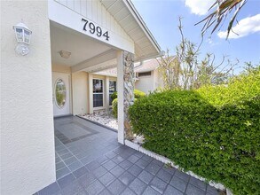 7994 Jaywood Rd in Seminole, FL - Building Photo - Building Photo