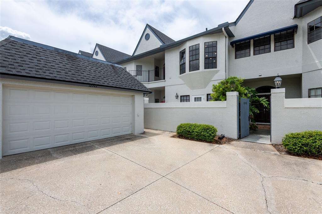 18746 Wimbledon Cir in Lutz, FL - Building Photo
