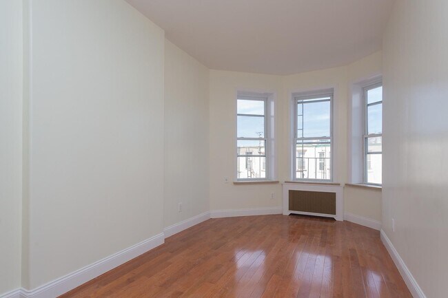 60-73 71st Ave-Unit -3 in Queens, NY - Building Photo - Building Photo