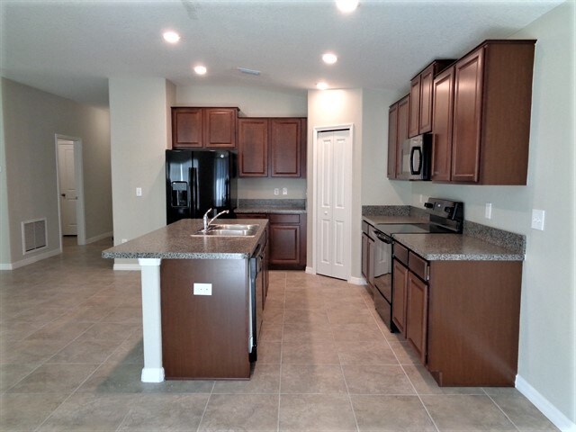 1629 Climbing Dayflower Dr in Ruskin, FL - Building Photo - Building Photo