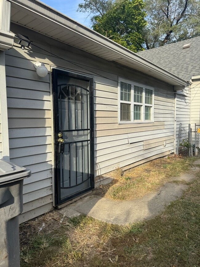 property at 960 N Drexel Ave