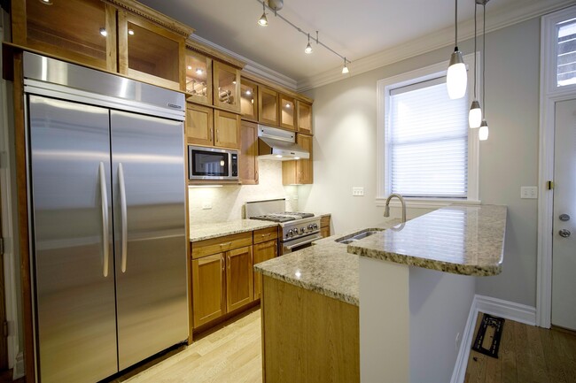 814 W Roscoe St in Chicago, IL - Building Photo - Building Photo