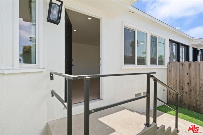 702 Washington Blvd in Los Angeles, CA - Building Photo - Building Photo
