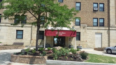 Lake Shore Towers in Lakewood, OH - Building Photo - Building Photo