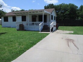605 Jackson St in Farmersville, TX - Building Photo