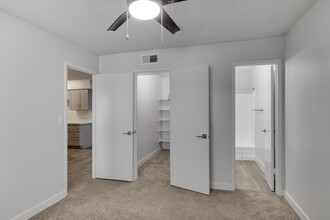 Gilbert Square Apartments in Mesa, AZ - Foto de edificio - Interior Photo
