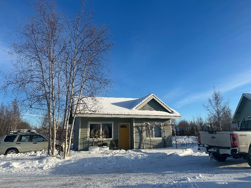 15840 W Hess Ln in Wasilla, AK - Foto de edificio