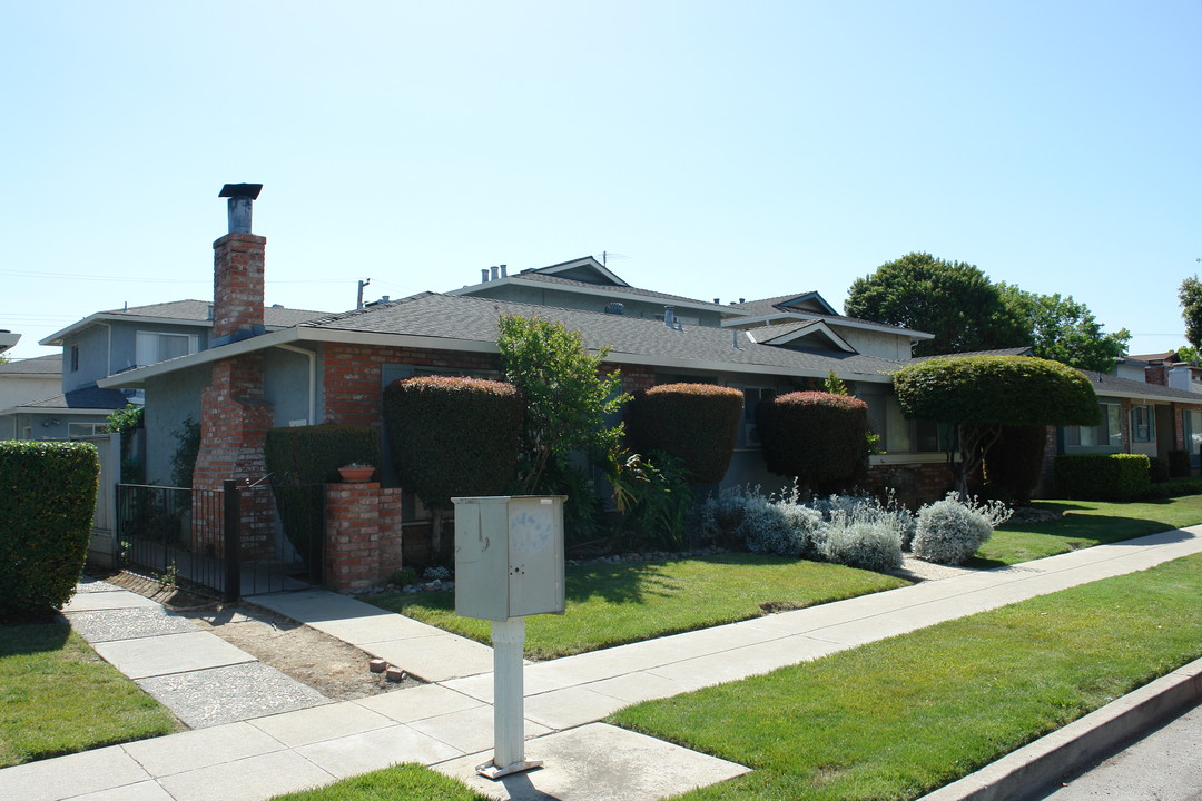 400 Greendale Way in San Jose, CA - Building Photo