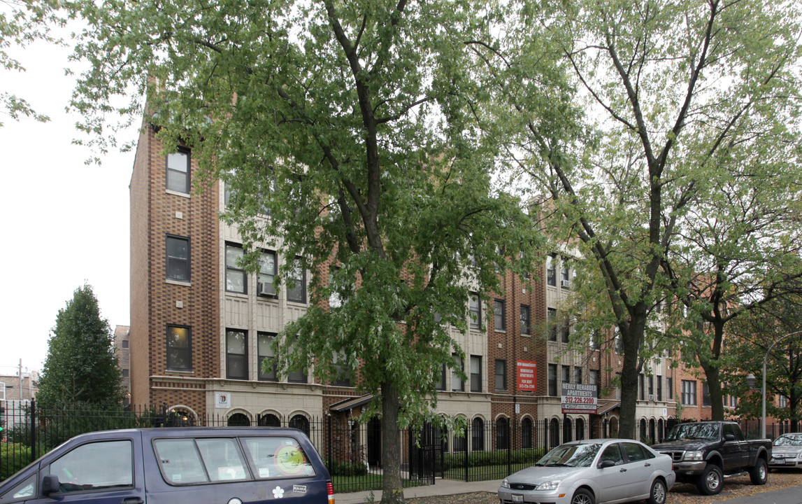 Wolcott Apartments in Chicago, IL - Building Photo