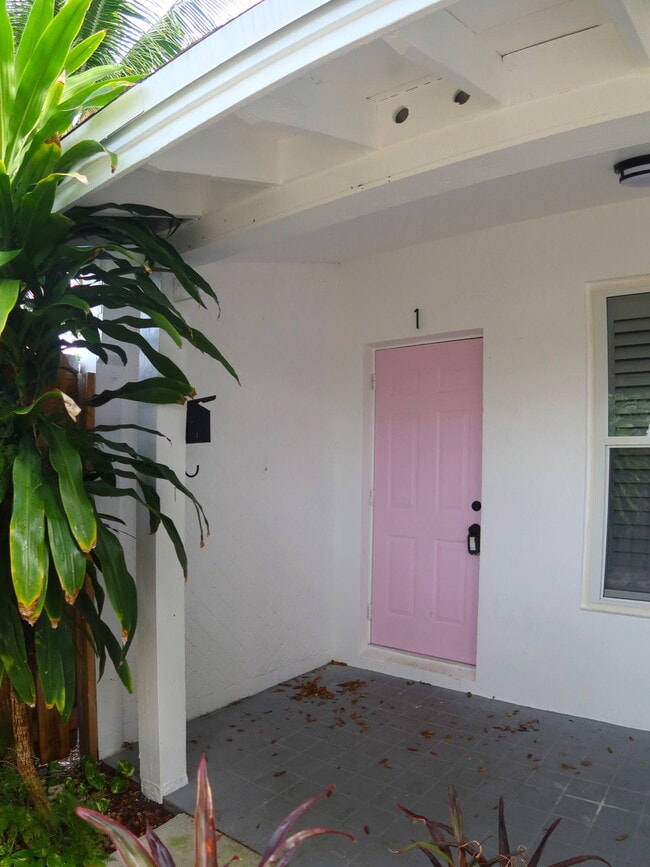 614 Palm St in West Palm Beach, FL - Building Photo - Building Photo