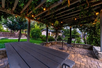 348 Lark Ellen Ave in Ojai, CA - Building Photo - Building Photo