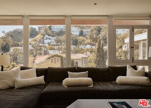 8593 Hollywood Blvd in Los Angeles, CA - Building Photo - Building Photo