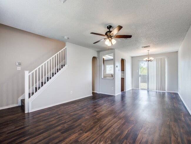 9706 Highland Creek in San Antonio, TX - Building Photo - Building Photo