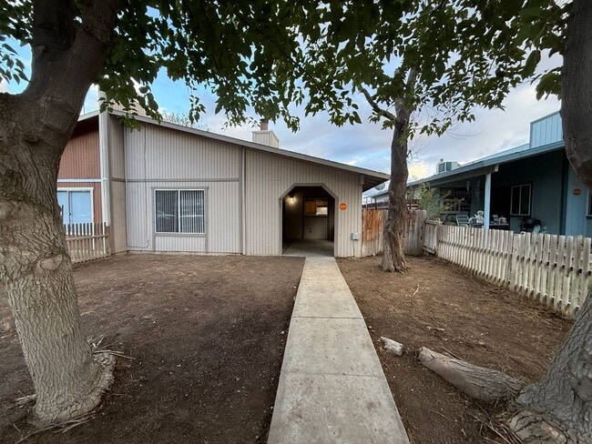 property at 665 S Coalinga St