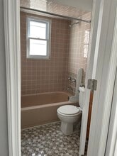 26 Rose Ln, Unit Side Apt in Staten Island, NY - Foto de edificio - Building Photo