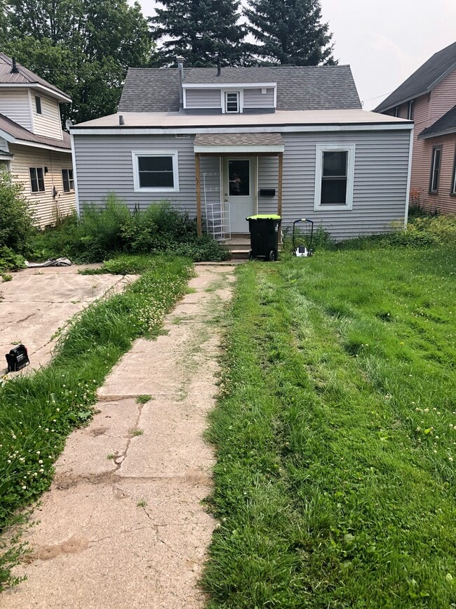1408 Ashmun St in Sault Ste. Marie, MI - Building Photo - Building Photo