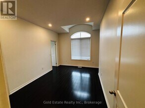 247 Buick Blvd in Brampton, ON - Building Photo - Building Photo