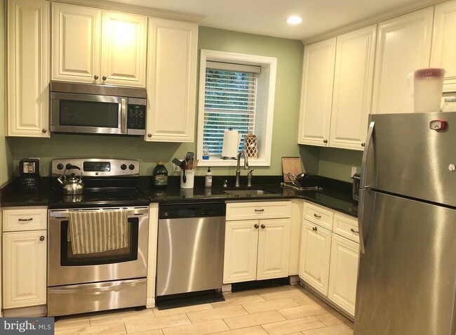 332 Arbutus Dr in Edgewater, MD - Building Photo - Building Photo
