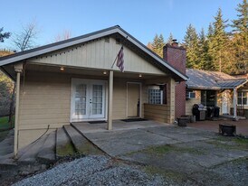 12633 E Lake Dr in Sedro Woolley, WA - Building Photo