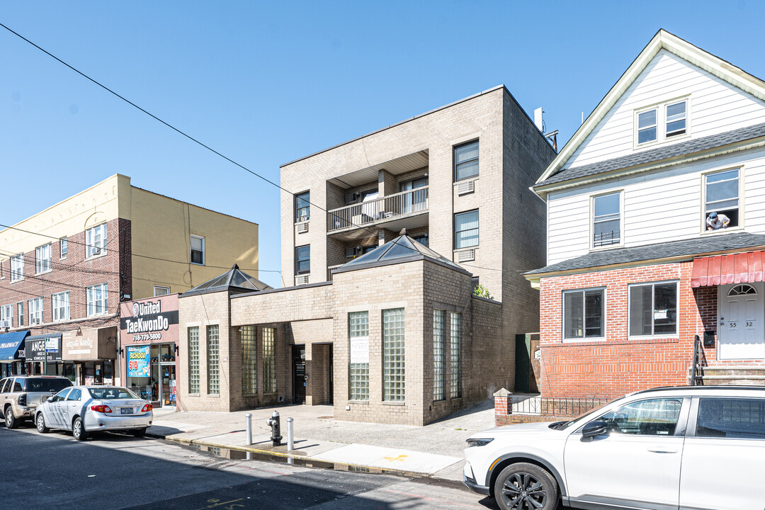 5536 69th Pl in Maspeth, NY - Building Photo