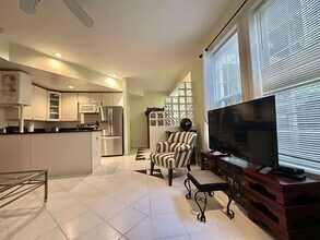 2403 Shreve Hill Rd, Unit B in Dunn Loring, VA - Foto de edificio - Building Photo