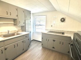 109 Grand St in Highland, NY - Building Photo