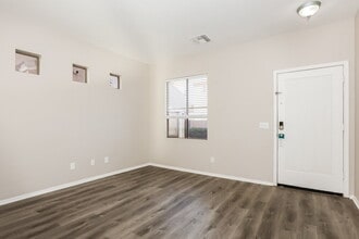 7506 S 14th St in Phoenix, AZ - Building Photo - Building Photo