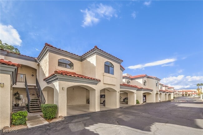 8455 W Sahara Ave in Las Vegas, NV - Building Photo - Building Photo