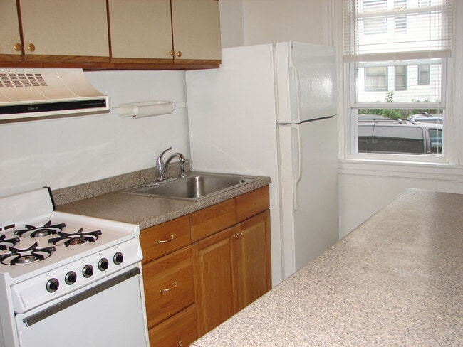 1037 N Brandywine Ave, Unit First Floor in Schenectady, NY - Building Photo - Building Photo