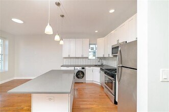 83 Woodlawn Ave in Jersey City, NJ - Building Photo - Building Photo
