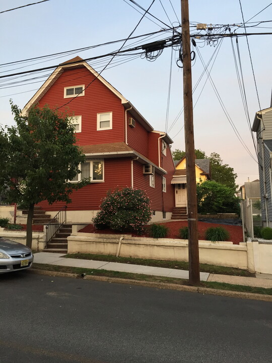 76 Boiling Springs Ave, Unit # 2 in East Rutherford, NJ - Building Photo