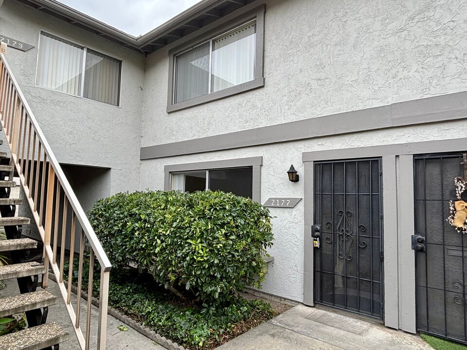 2173-2179 Via Robles in Oceanside, CA - Building Photo