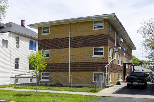 135 N 22nd Ave in Melrose Park, IL - Foto de edificio - Building Photo