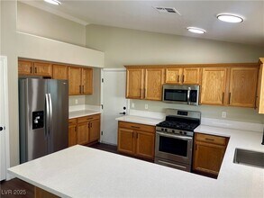 3388 Old Course St in Las Vegas, NV - Building Photo - Building Photo