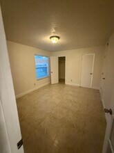 5785 Gatlin Ave, Unit 717 in Orlando, FL - Foto de edificio - Building Photo