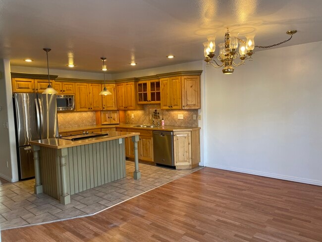 property at 1586 E Ventnor Ave