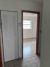 5895 W 26th Ave in Hialeah, FL - Foto de edificio - Building Photo