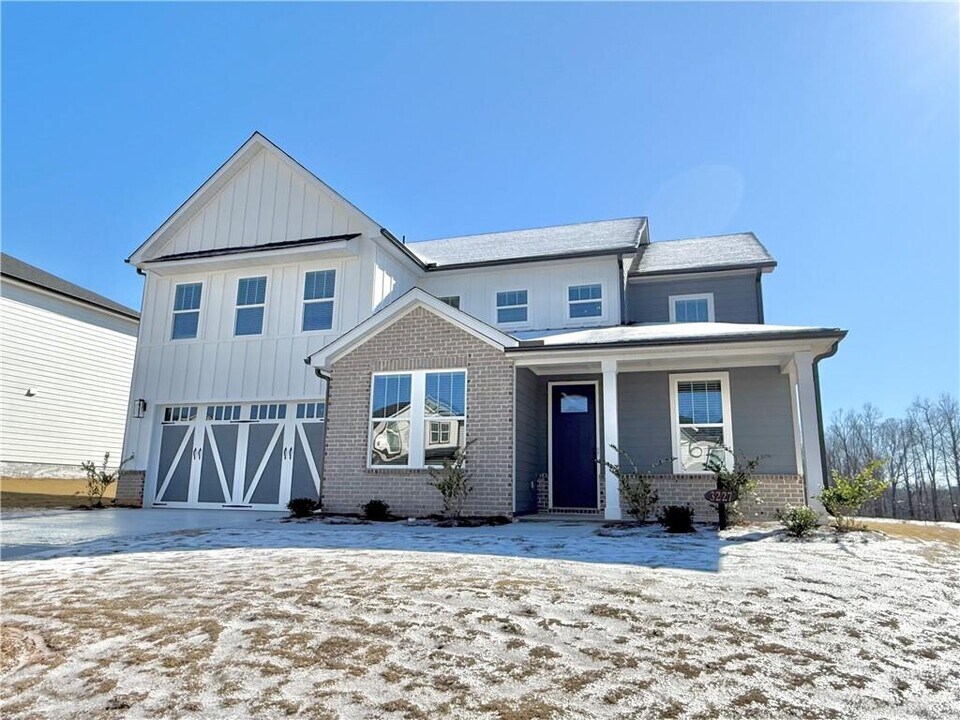 3227 Madeira Dr in Braselton, GA - Building Photo