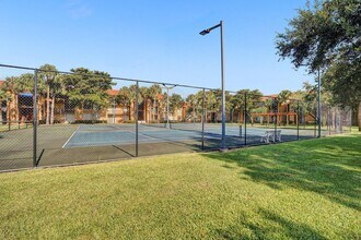 10733 Cleary Blvd in Plantation, FL - Foto de edificio - Building Photo