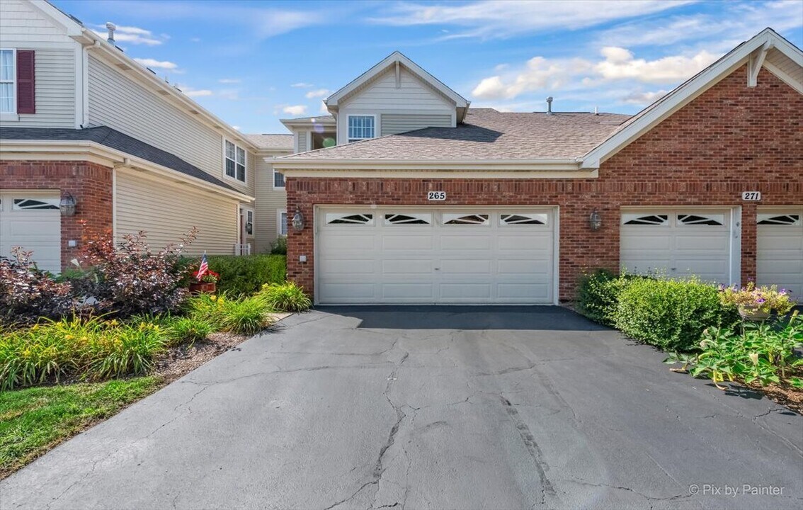 265 Birch Ln in St. Charles, IL - Building Photo