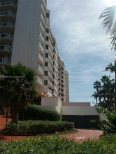 17275 Collins Ave in Sunny Isles Beach, FL - Building Photo - Building Photo