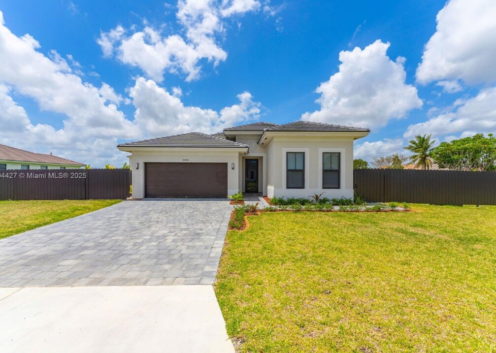 32206 SW 196th Ave in Homestead, FL - Building Photo