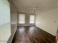 1917 Rolling Ridge Dr photo'