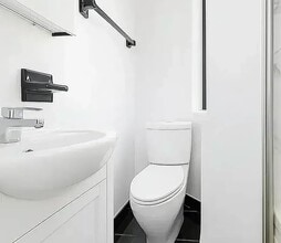 126 Elizabeth St in New York, NY - Building Photo - Building Photo