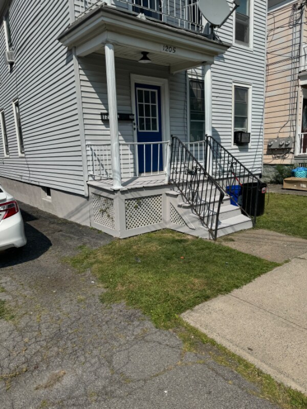 1205 Blandina St in Utica, NY - Building Photo - Building Photo